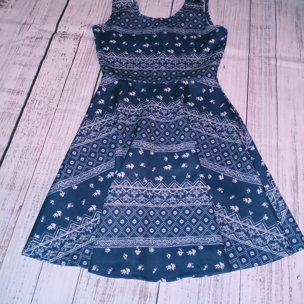 Dress - Picture 2 of 3